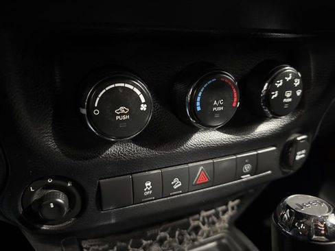 Used 2013 Jeep Wrangler Unlimited Sahara AWD/4WD image 16