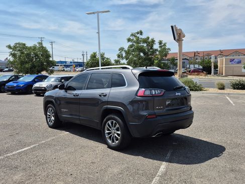 Used 2019 Jeep Cherokee Latitude Plus w/ Comfort/Convenience Group AWD/4WD image 3