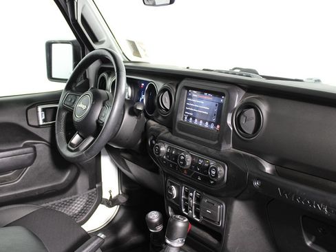 Used 2023 Jeep Wrangler Unlimited w/ Cold Weather Group AWD/4WD image 9