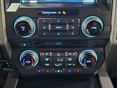 Used 2017 Ford F150 Raptor w/ Equipment Group 802A Luxury image 39