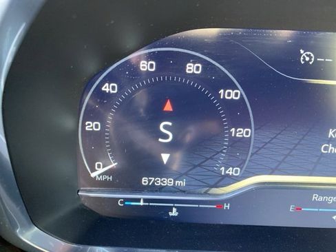 Used 2022 GMC Yukon XL SLT w/ SLT Premium Package image 25