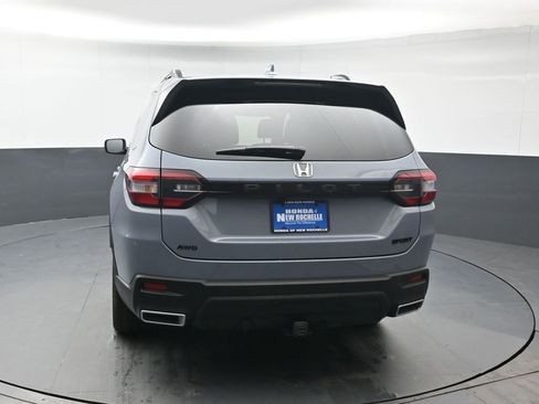 Certified 2025 Honda Pilot Sport image 5