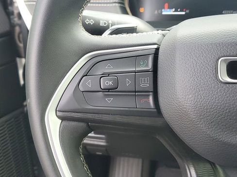 Used 2023 Jeep Grand Cherokee Laredo image 25