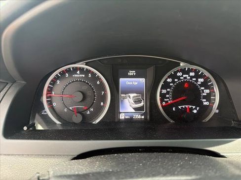 Used 2015 Toyota Camry SE FWD image 11