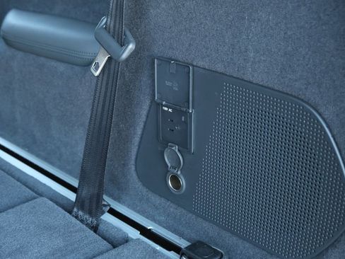 New 2024 VinFast VF 9 Plus image 22