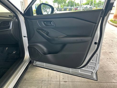 Used 2024 Nissan Rogue S FWD image 24