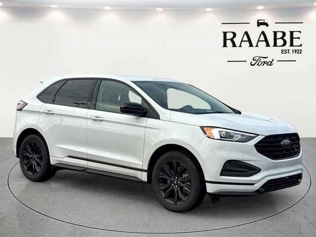 Used 2024 Ford Edge SE w/ Black Appearance Package AWD/4WD image 3