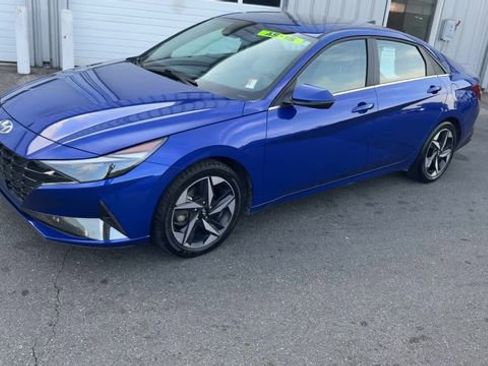 Used 2023 Hyundai Elantra Limited w/ Cargo Package FWD image 6