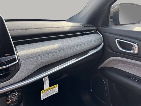 New 2026 Jeep Compass Latitude image 13