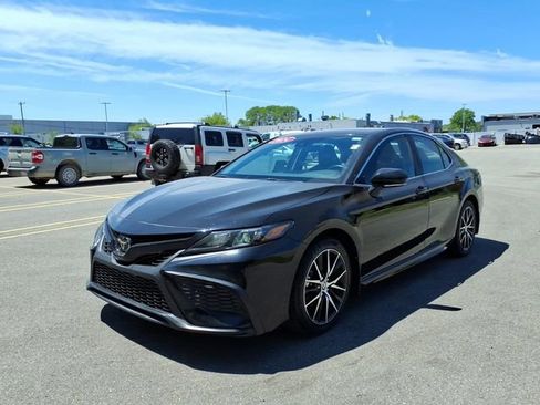 Certified 2024 Toyota Camry SE FWD image 3