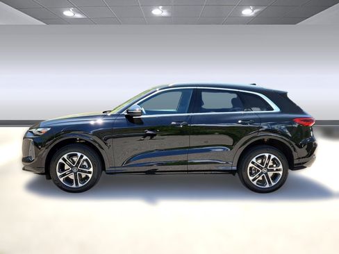 Used 2025 Audi Q5 Premium w/ Convenience Package AWD/4WD image 2