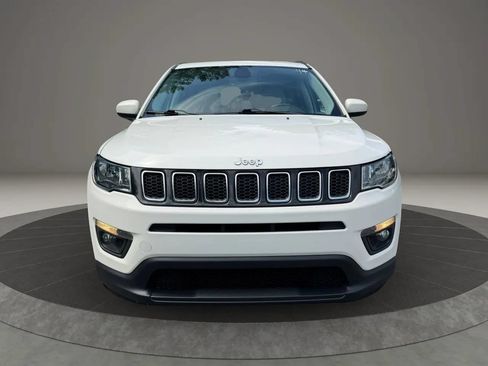 Used 2018 Jeep Compass Latitude w/ Popular Equipment Group FWD image 2