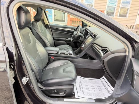 Used 2019 Ford Fusion Energi Titanium FWD image 41