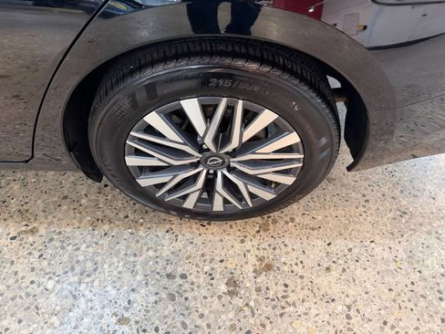 Used 2025 Nissan Altima 2.5 SV FWD image 29