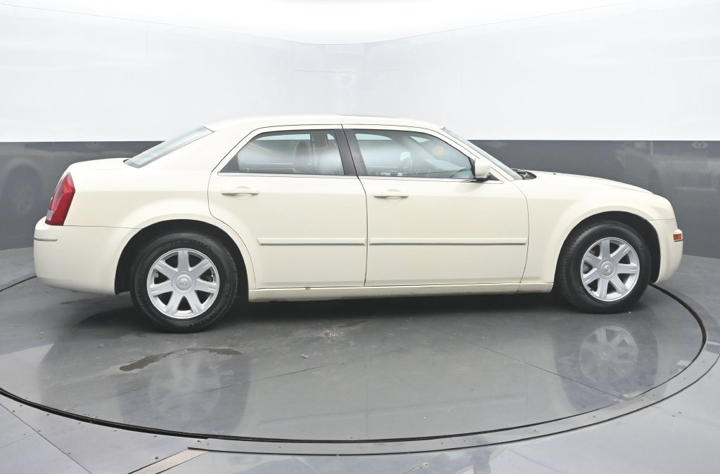 Used 2005 Chrysler 300 Touring w/ Sound Group RWD image 6