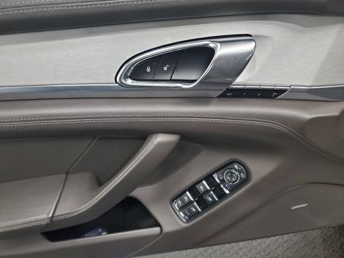 Used 2014 Porsche Panamera S image 10