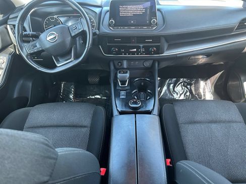 Used 2025 Nissan Rogue SV AWD/4WD image 16