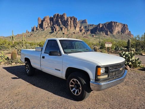 Used 2000 Chevrolet Silverado 3500 2WD Regular Cab w/ Comfort & Convenience Pkg image 2