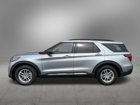 Used 2025 Ford Explorer Active RWD image 2