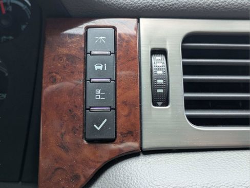 Used 2014 Chevrolet Tahoe LT RWD image 22
