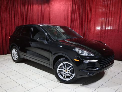 Used 2016 Porsche Cayenne image 2