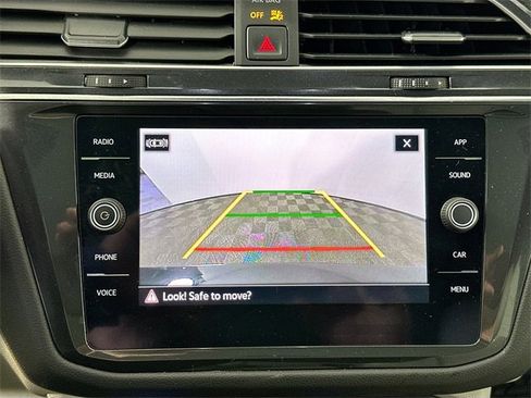 Used 2022 Volkswagen Tiguan SE R-Line image 10