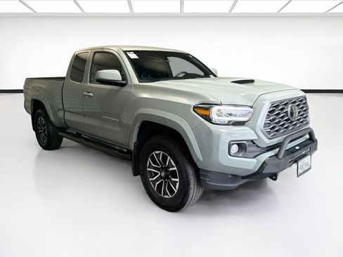 Used 2022 Toyota Tacoma TRD Sport w/ TRD Premium Sport Package RWD image 3