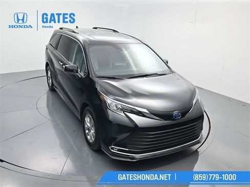 Used 2024 Toyota Sienna XLE image 51