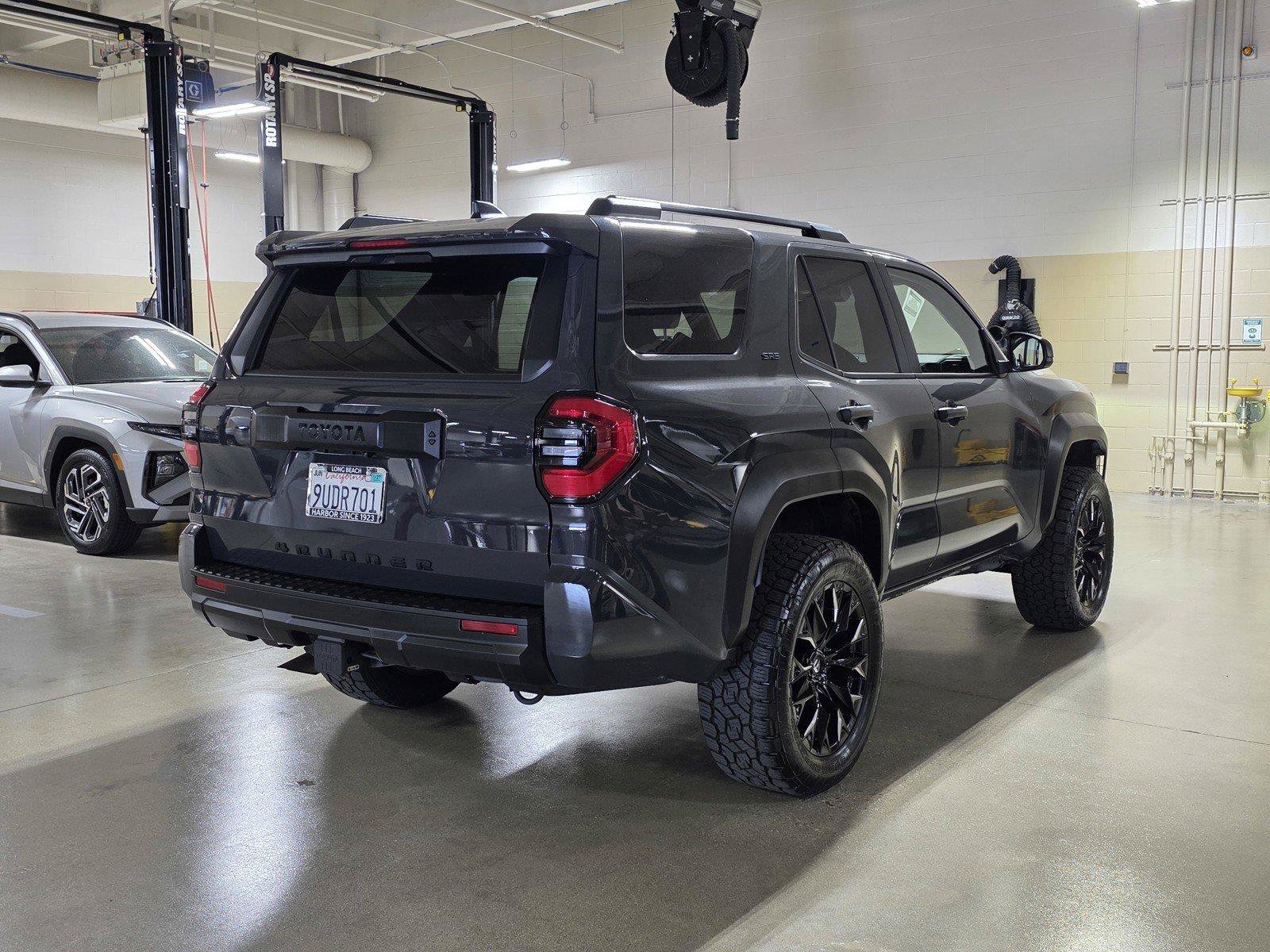 Used 2025 Toyota 4Runner SR5 AWD/4WD image 7