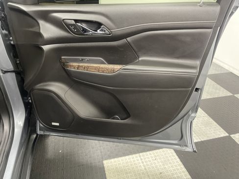 Used 2022 GMC Acadia Denali w/ Denali Ultimate Package image 25