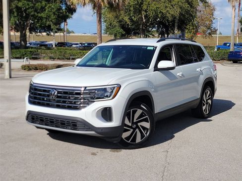 Used 2025 Volkswagen Atlas SE image 1