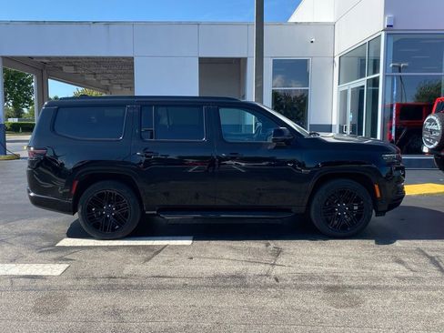 Used 2024 Jeep Wagoneer Series II AWD/4WD image 11