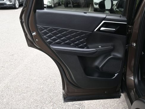 Used 2024 Mitsubishi Outlander SEL Black Edition AWD/4WD image 40