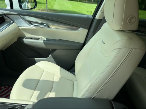 Used 2024 Cadillac XT5 Premium Luxury w/ LPO, Floor Liner Package AWD/4WD image 28