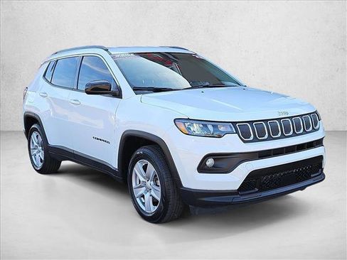Used 2022 Jeep Compass Latitude image 3