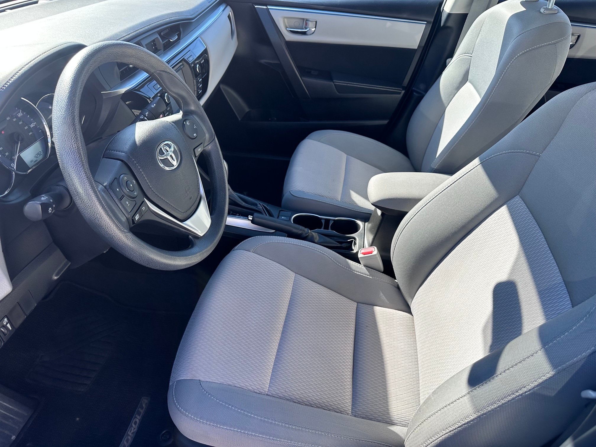 Used 2015 Toyota Corolla LE FWD image 5