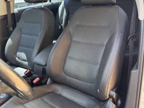 Used 2011 Volkswagen Jetta SE FWD image 21