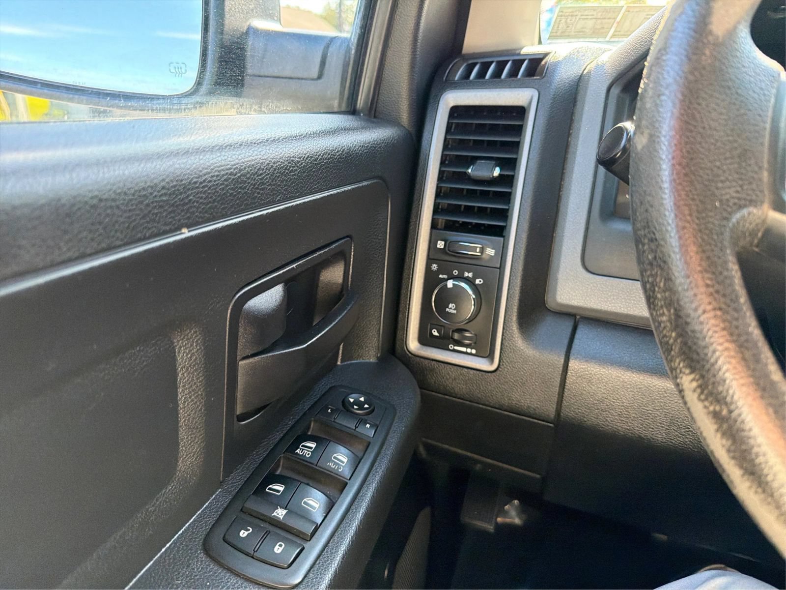 Used 2017 RAM 1500 Express w/ Express Value Package AWD/4WD image 18