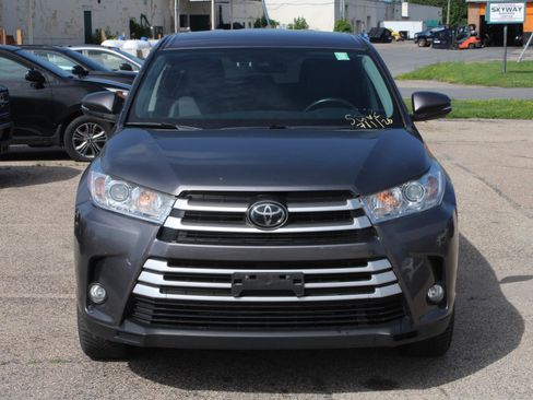 Used 2018 Toyota Highlander Plus AWD/4WD image 2