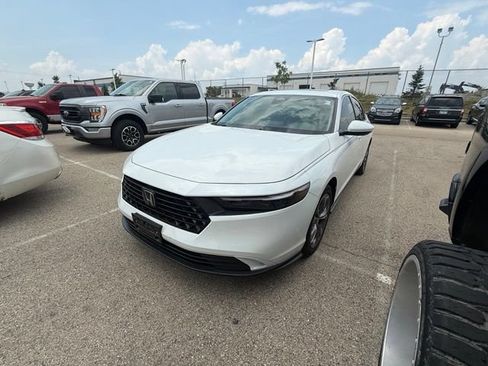 Used 2025 Honda Accord SE image 3