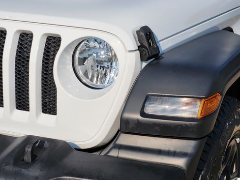 Used 2023 Jeep Wrangler Sport AWD/4WD image 5