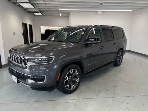 Used 2024 Jeep Wagoneer L Series III w/ Flexible Seating Group AWD/4WD image 6