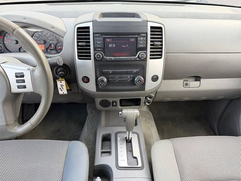 Used 2016 Nissan Frontier SV image 11