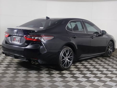 Used 2024 Toyota Camry SE image 9