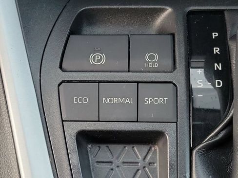 Used 2020 Toyota RAV4 XLE FWD image 28