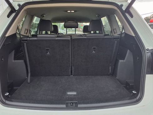 Used 2025 Volkswagen Atlas SE FWD image 11