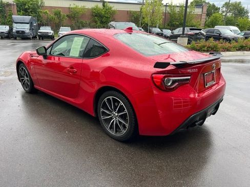Used 2018 Toyota 86 RWD image 7