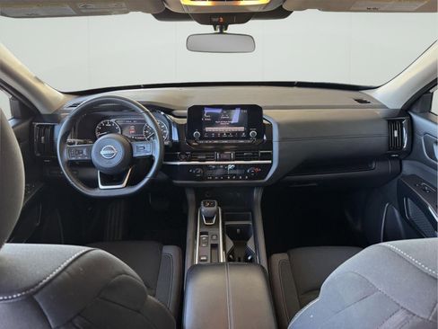 Used 2025 Nissan Pathfinder SV FWD image 12