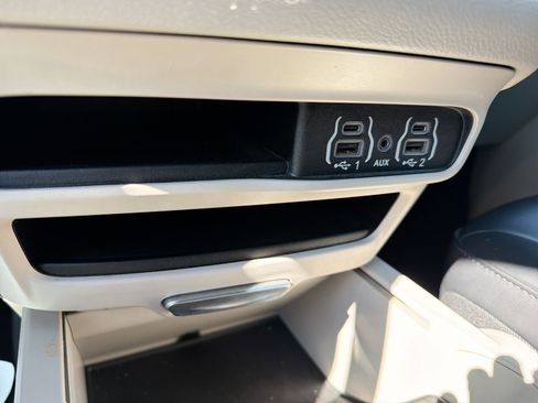 Used 2023 Chrysler Pacifica Touring-L FWD image 34