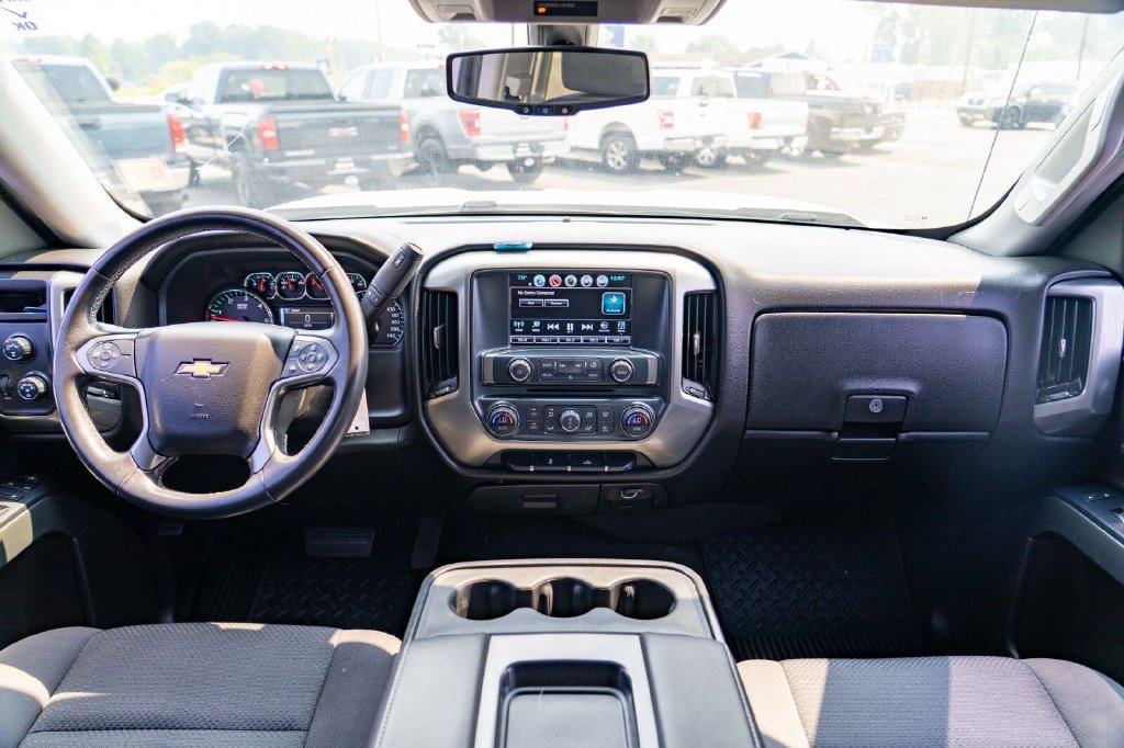 Used 2018 Chevrolet Silverado 1500 LT w/ LT Eassist Package AWD/4WD image 24